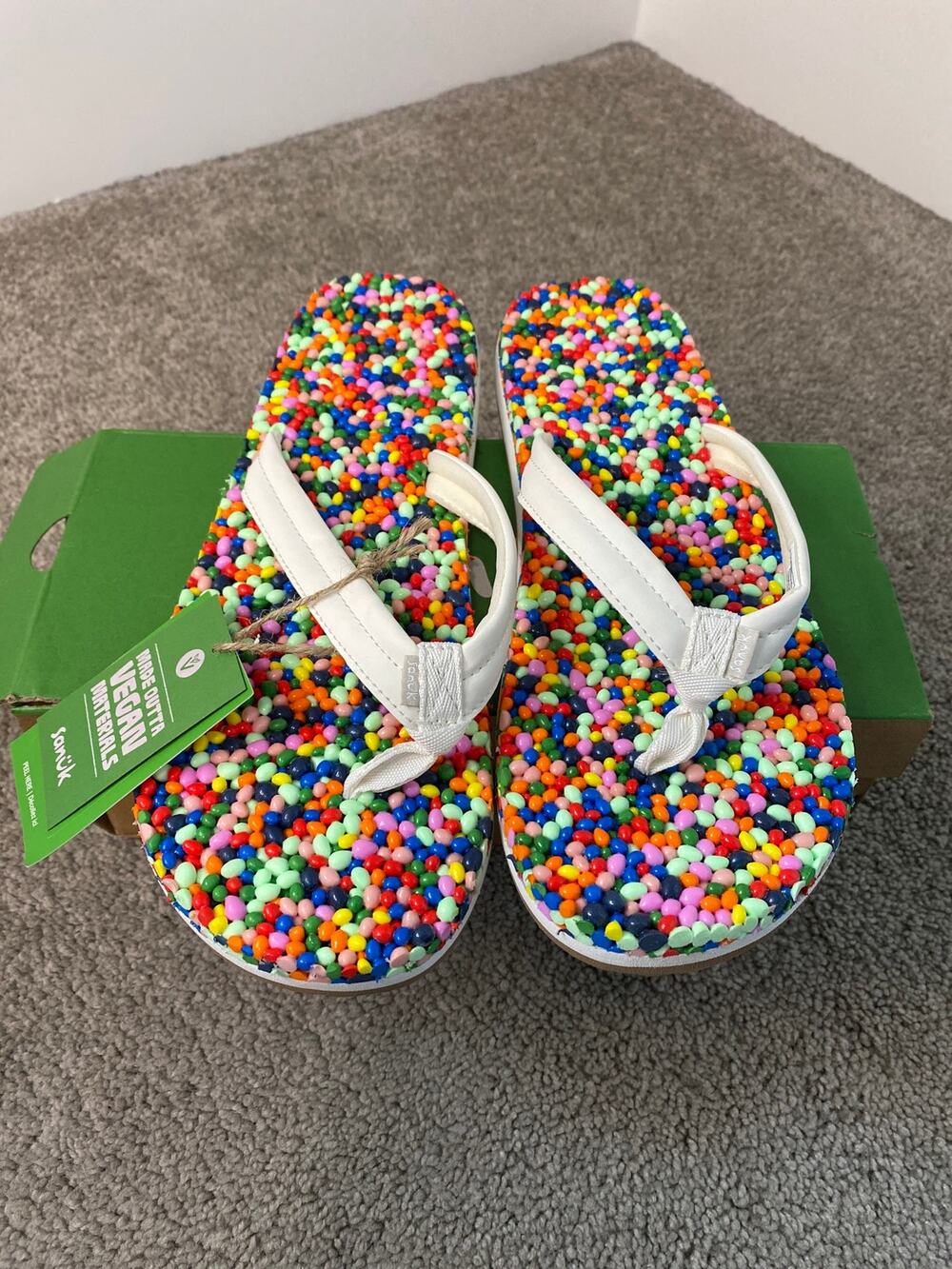 NWT Sanuk Bubble Crush Rainbow Confetti Sandals Size 10